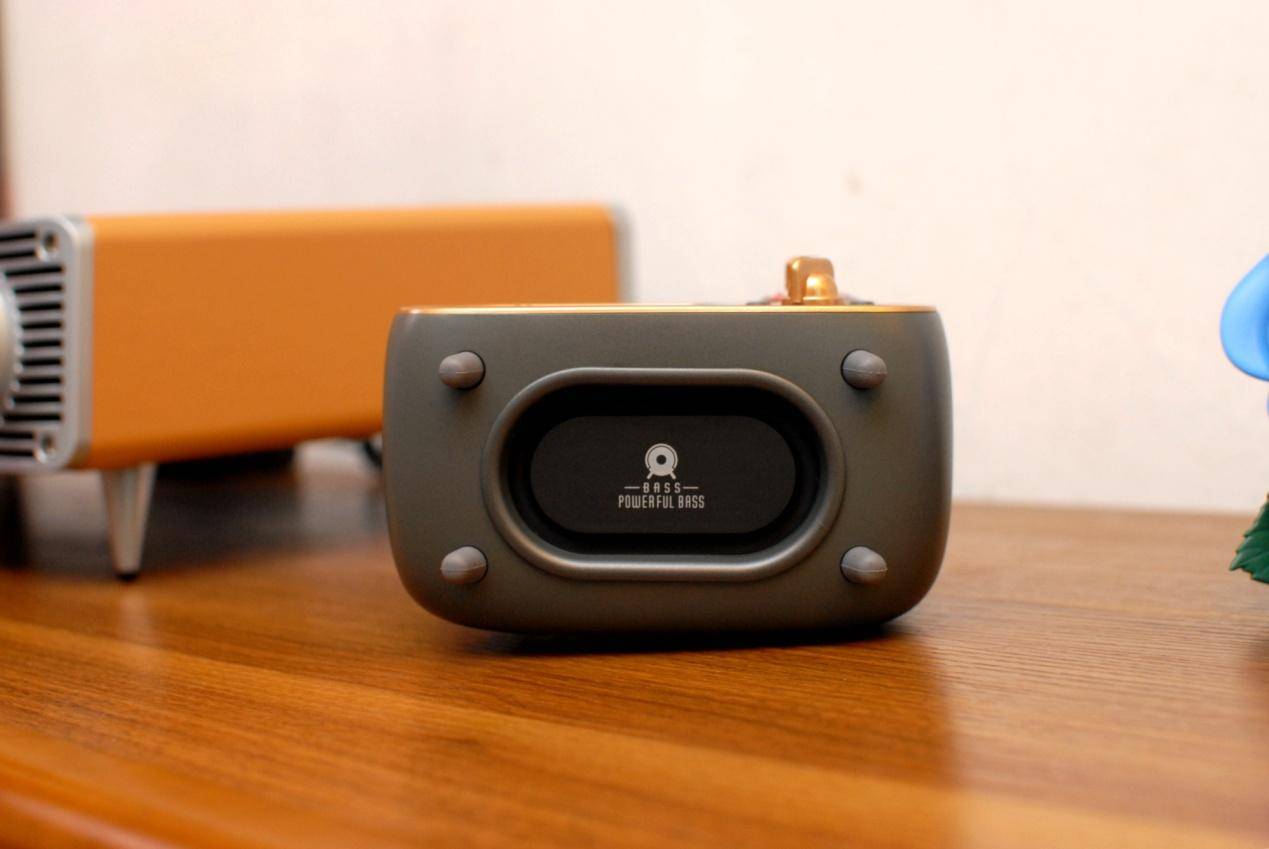 经典复刻成为潮人们的娱乐中心：熊猫1936 D36复古收音机蓝牙音箱