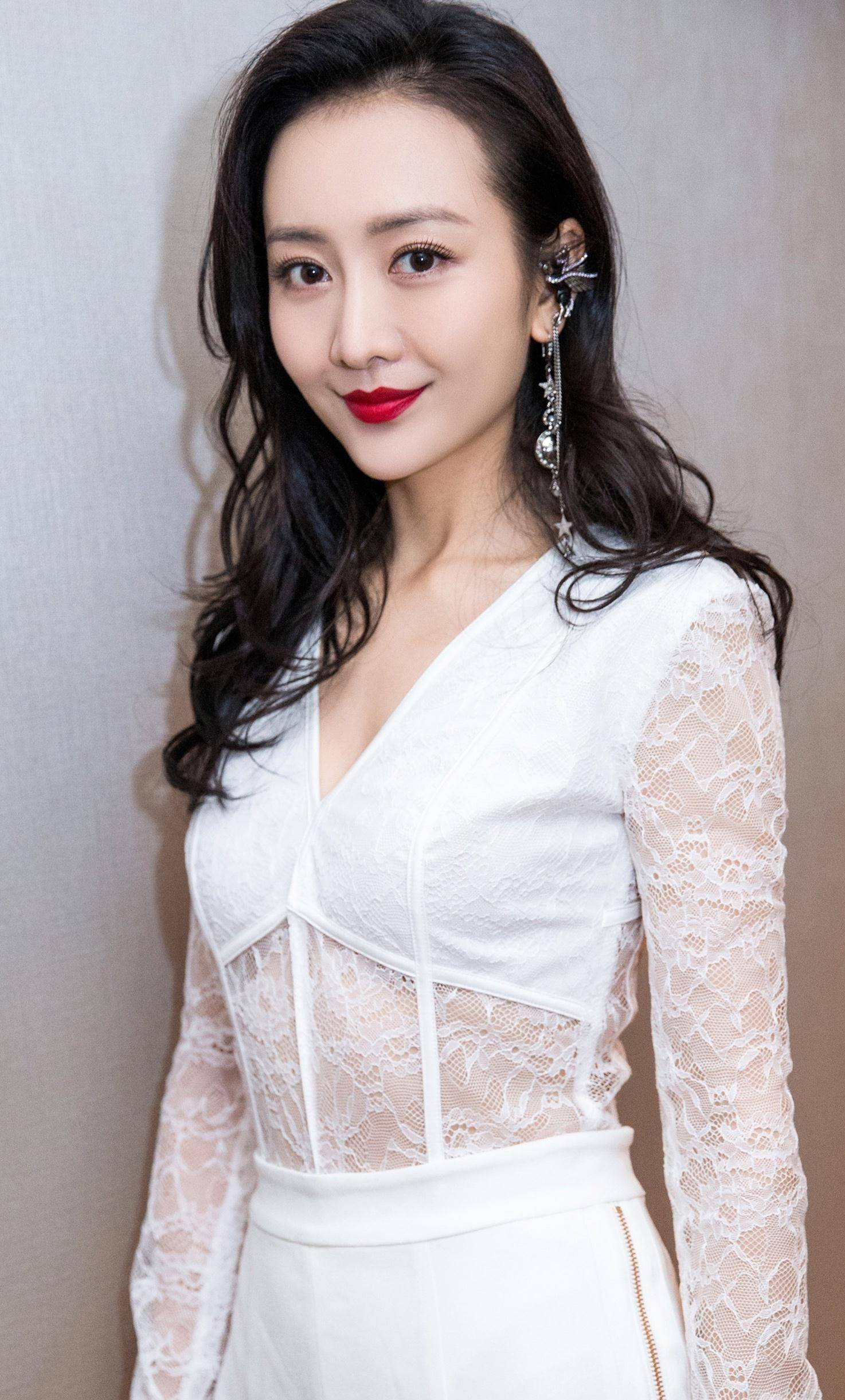 王鸥确实好美啊,笑起来超级美,最美谍照合集,美到天上去了