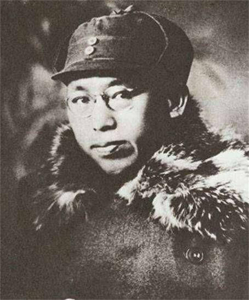 1945年罗荣桓去东北，被手下司令员傲慢对待，事后他如何处理的？