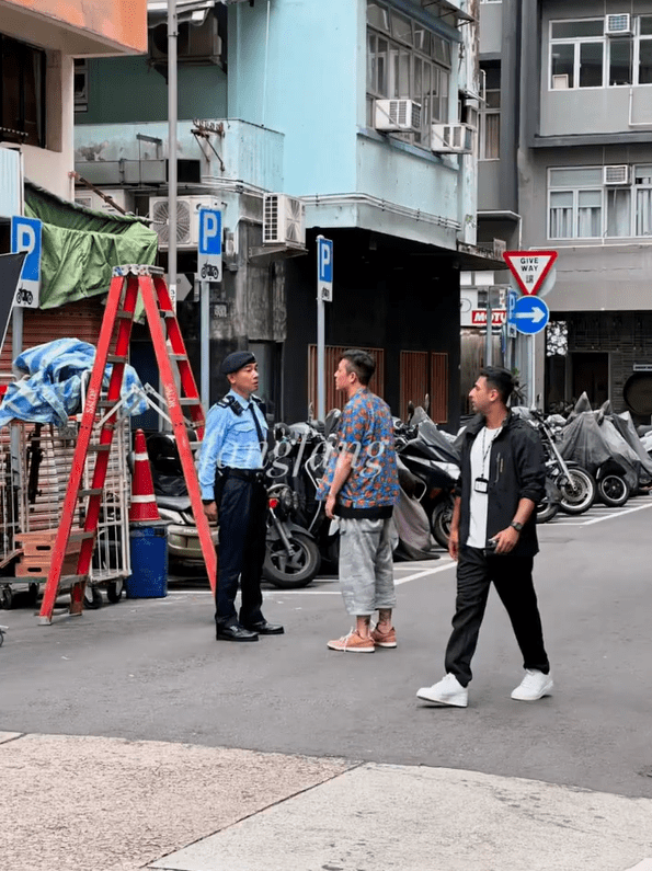 陈冠希与陈小春香港街头偶遇,相谈甚欢再度引发关注_音乐_友谊_网友
