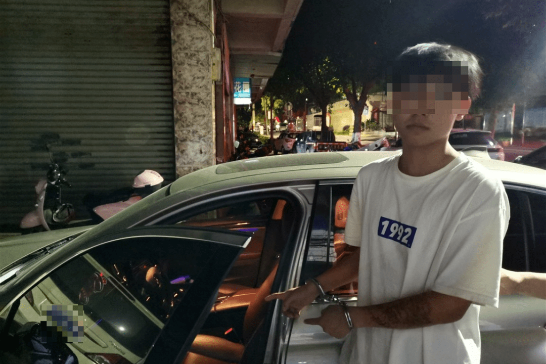 现实版"有福同享,有难同当",北碚警方抓获两名偷车贼_魏某_彭某_现金