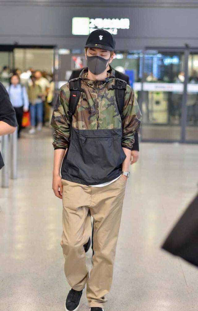 王一博私服鉴赏:他有大长腿,但是不给我们看_滑板_牛仔裤_款式