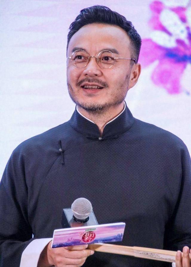 万买把素扇子,告别世界时,他想要的身份竟不是主持人_名字_刘谦_能力
