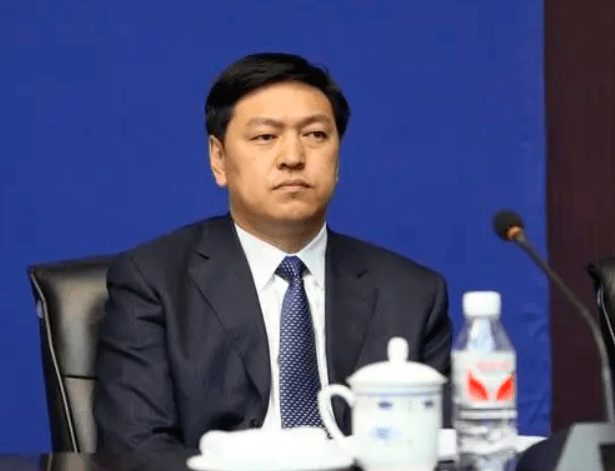 陈奇夫任辽宁铁法能源有限责任公司党委委员,常委,书记,董事和董事长.