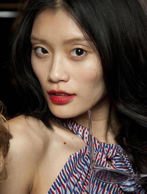 奚梦瑶自曝脸上是花了钱的!