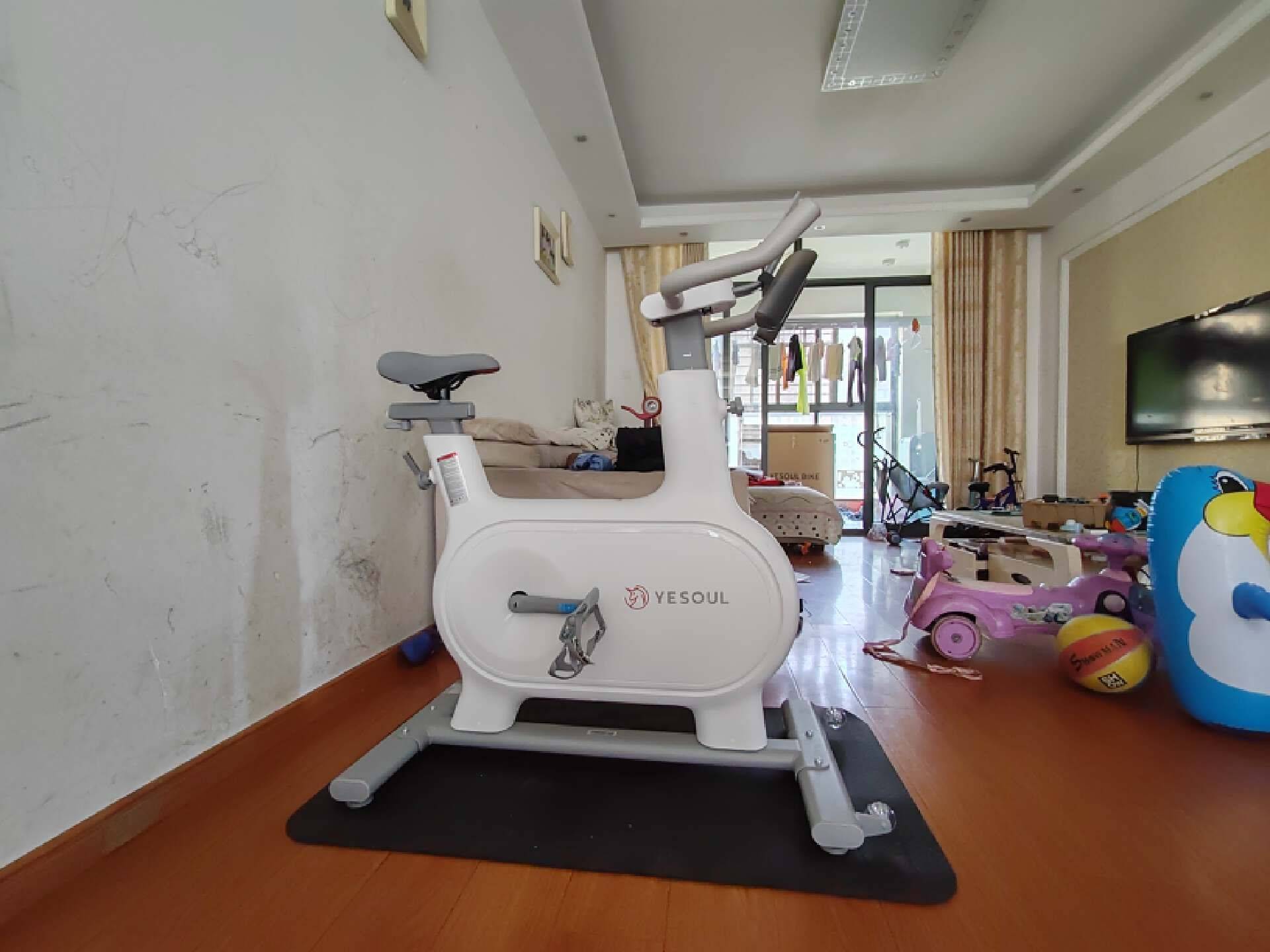 不插电也能使用的动感单车，这个夏天我要瘦成一道闪电