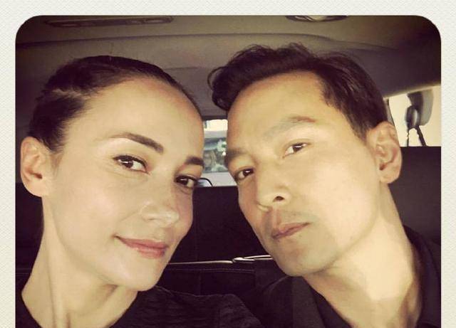 吴彦祖老婆真显老,才41岁眼窝凹陷泪沟明显,明明小4岁却像他姐_lisa