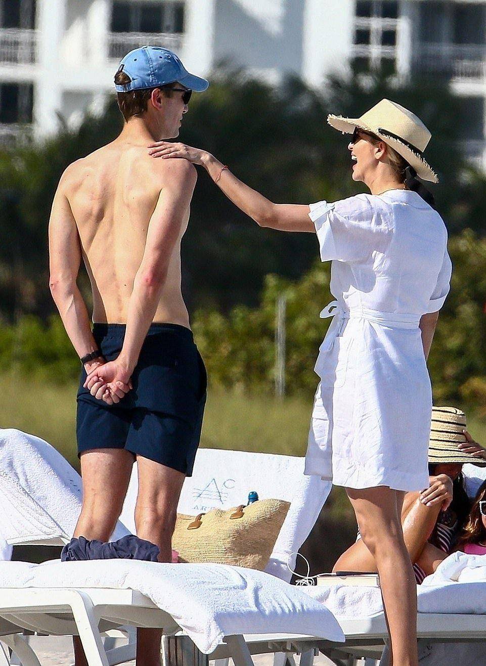 穿小白裙显壮,老公8块腹肌太赞了_库什纳_夫妇_度假