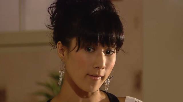 之后钟嘉欣也迅速上位成为女主角,出演的角色多数是乖乖女,如《蒲松龄