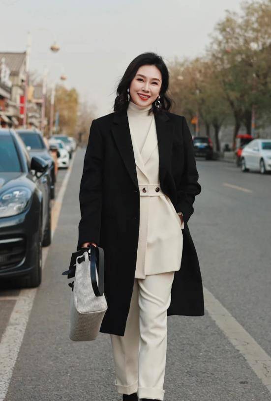 女人过了45岁后,穿衣牢记这"3要3不要",否则显矮显胖没商量_建议_中年