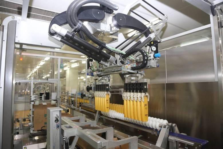 膏霜混料系统△透明化的参观通道△隆力奇智能化工厂这里是德国工业4