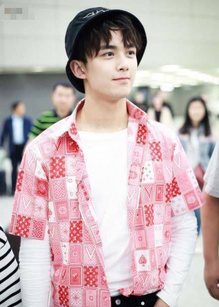 普通衬衫穿出了型男味,颜值爆表帅到晕厥_时尚_白色_休闲