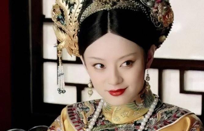 孙俪携儿女游故宫,晒出等等正脸照酷似邓超,母子三人合照超温馨_孩子