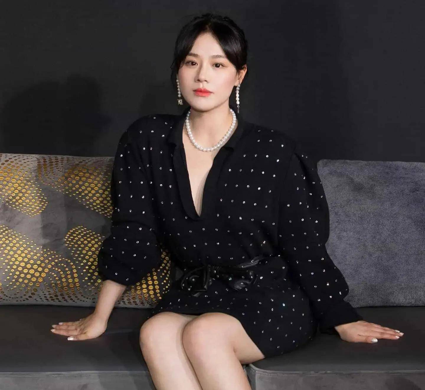 看脸绝美,看体格虎背熊腰,这6位女明星的大骨架太不懂事了_蒋欣_身材