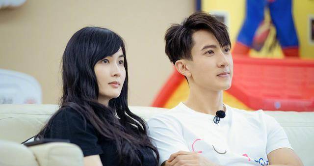 吴尊晒与林丽吟结婚证件照,默默在背后的女人终于出现了_婚礼_妻子