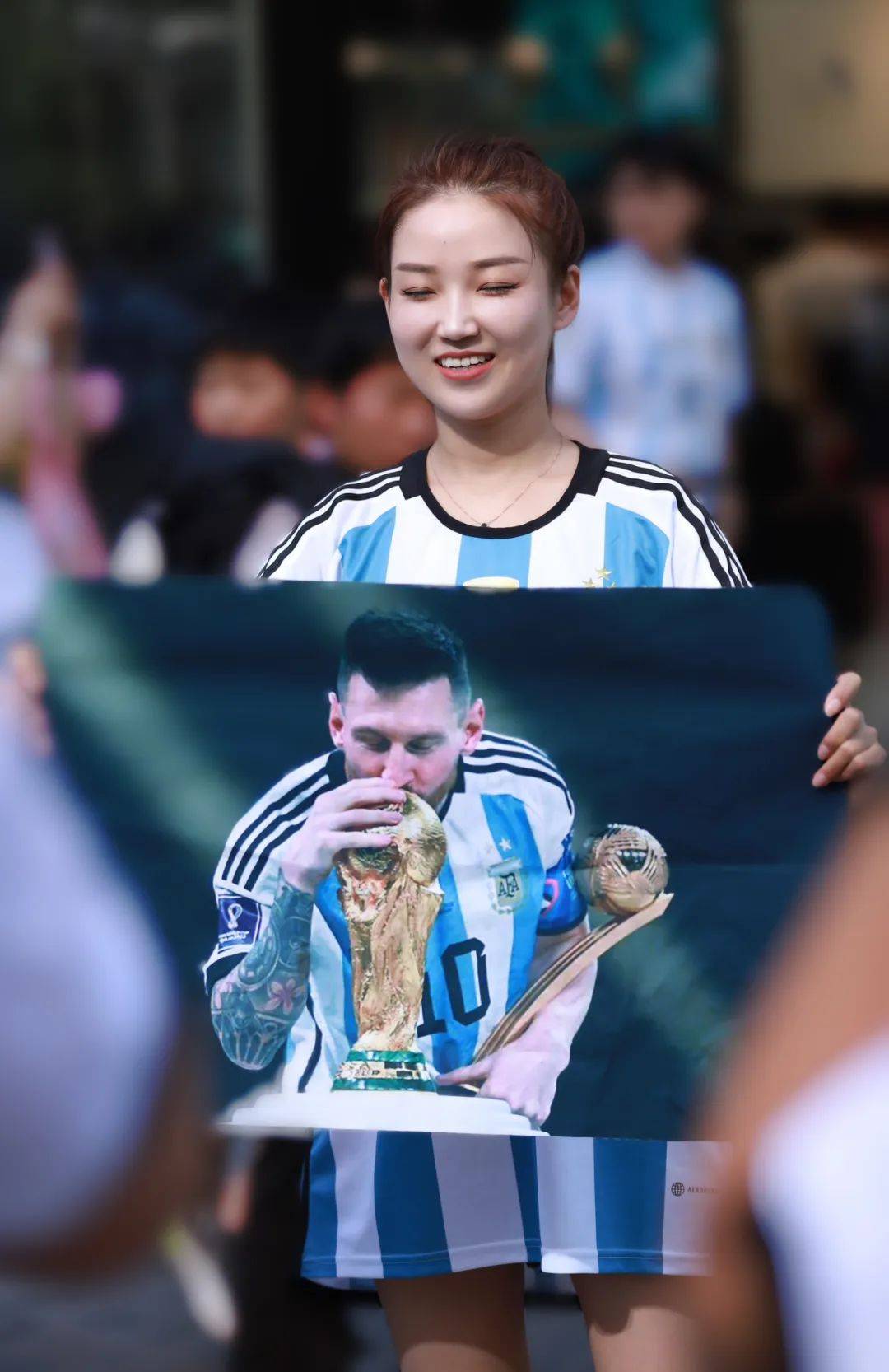 梅西女粉齐聚北京工体,网友:果然都是美女_中国_魅力_名字