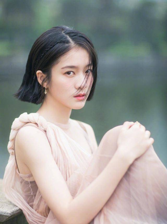 王丽坤红毯比美,风格迥异大不同,最后一位没认出来_张雪迎_张慧雯_张