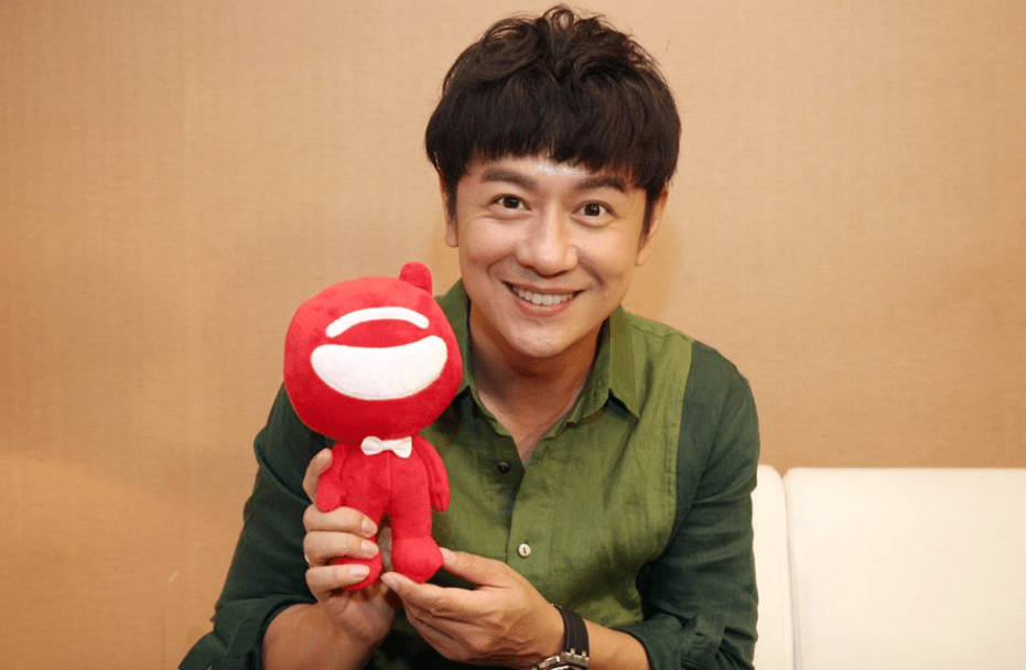 陈浩民现身国岳女儿百日宴,甘愿充当背景板_明星_夫妇_孙耀威