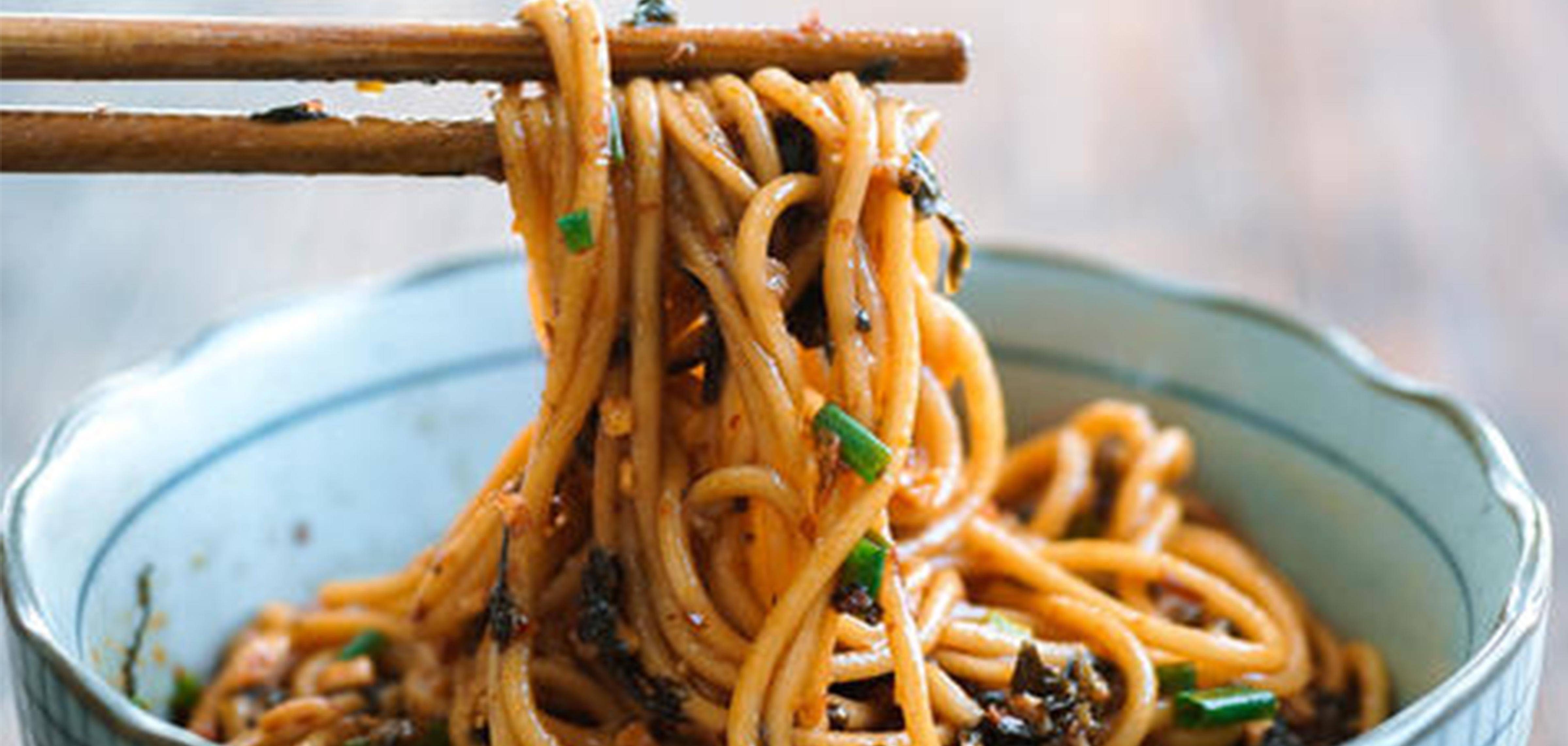 简介:宜宾燃面-宜宾人早晨有吃面条的习惯,宜宾面条臊子花色也是非常