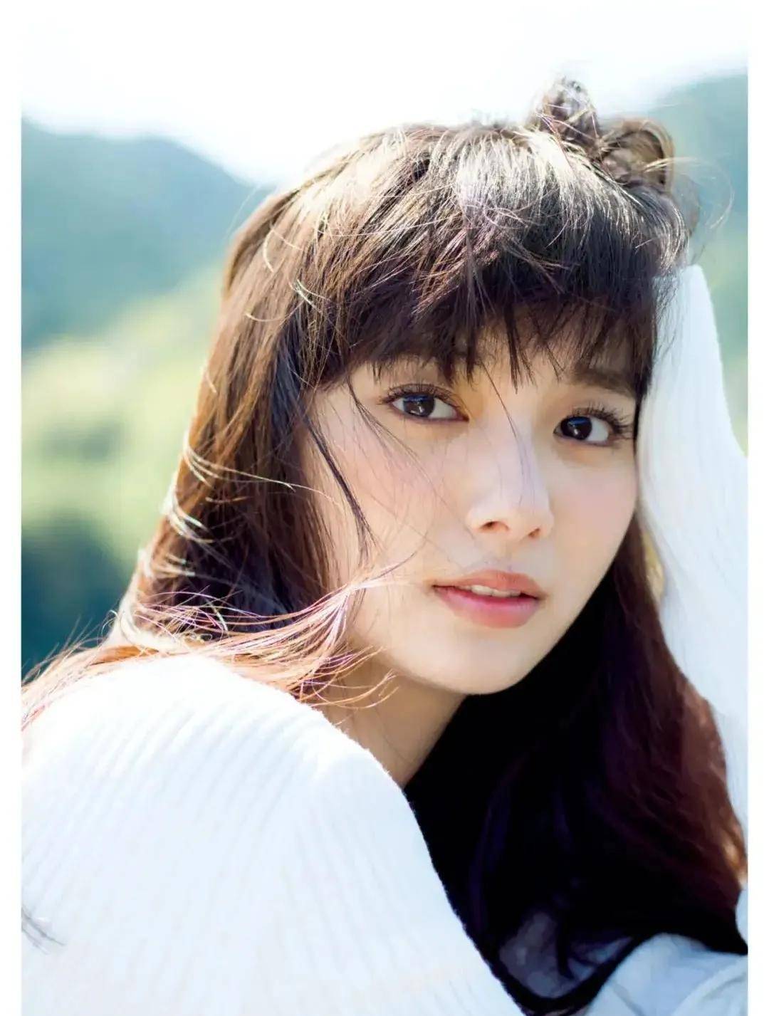东京学院大学经济学部二年级学生浅木晴也出身贫寒,为了筹募学费,他不