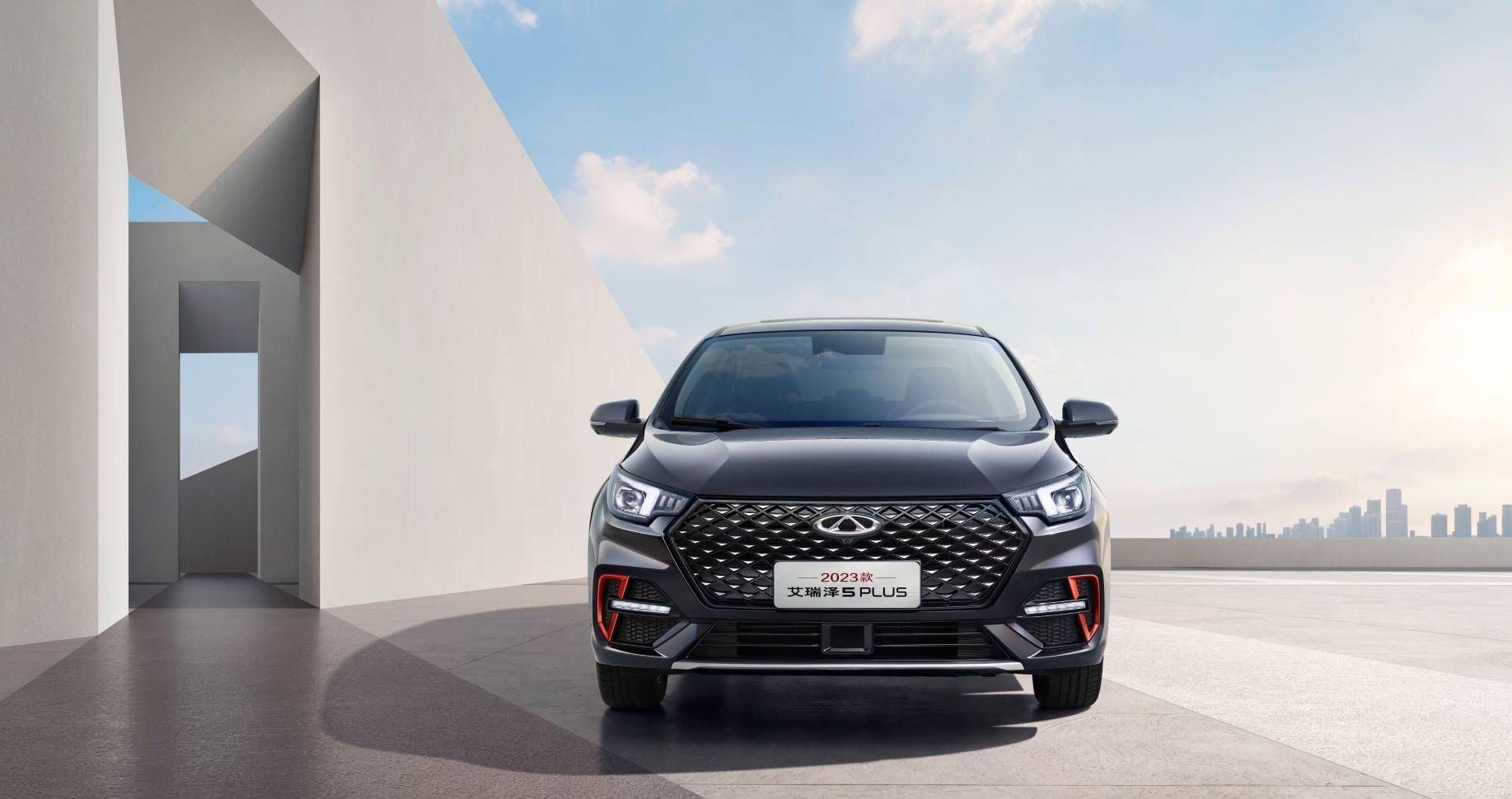 前脸细节小幅修改,新款奇瑞艾瑞泽5 plus上市售7.