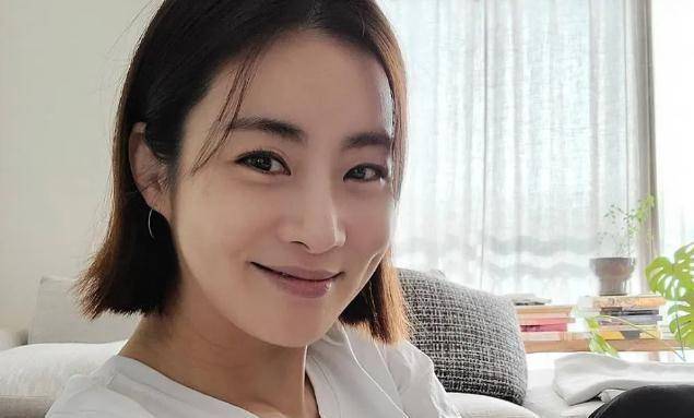 玄彬前任姜素拉产女,去年8月结婚,今升级当妈,胖妹逆袭成女神_电影