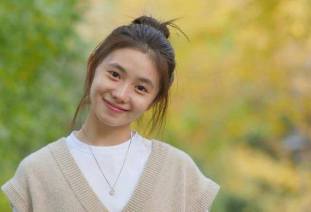 新晋谋女郎刘浩存陷风波,年龄被扒造假,与李沁同框身高也不真实_电影