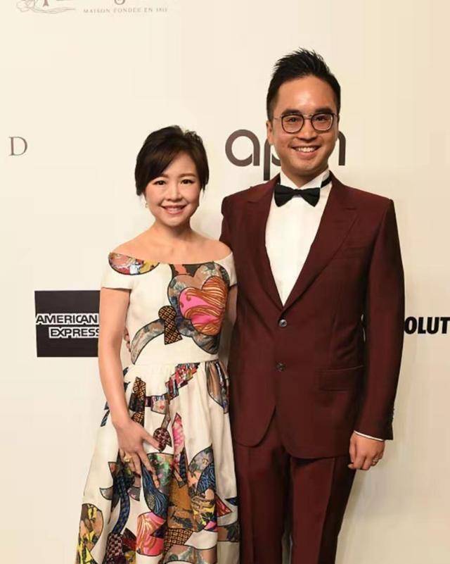 徐子淇为豪门好友庆生,许晋亨侄媳现身,李嘉欣被踢出局_名媛_徐子欣