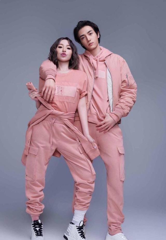 萧亚轩和黄皓的相处模式真甜,不愧是"恋爱小公主",太羡慕了_眼光_世界