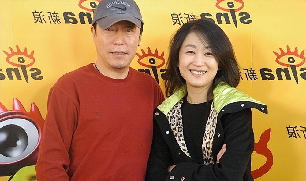 原来,倪大红的妻子是著名电视节目主持人倪萍的妹妹倪炜.