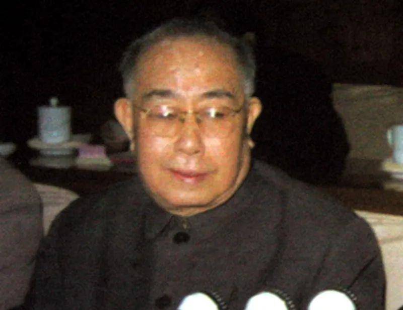 八大军区对调时，陈锡联任北京军区司令员，搭档的三位政委是谁？