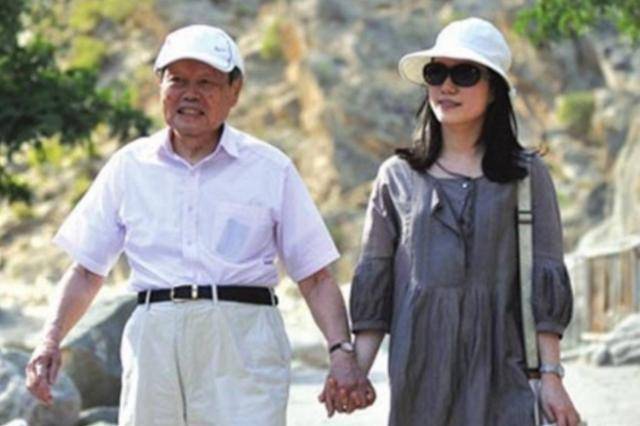 杨振宁对翁帆说：我去世后，鼓励你再婚，翁帆十三字回复让人动容-杨振宁和翁帆离婚