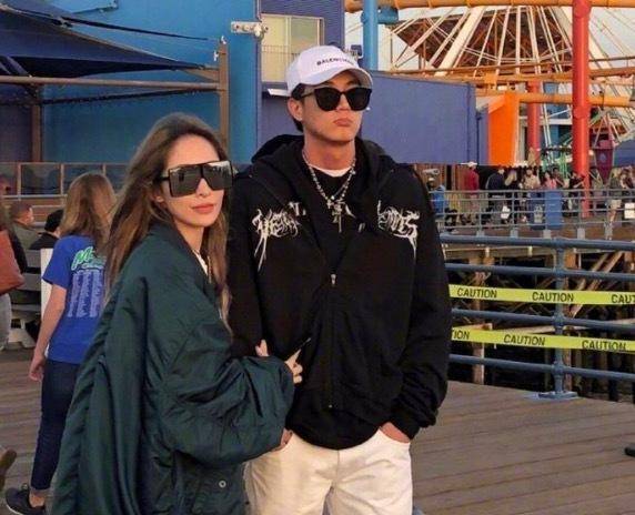 黄皓和萧亚轩历任男友在外形上都有极高的相似度,就是身材高大,外形