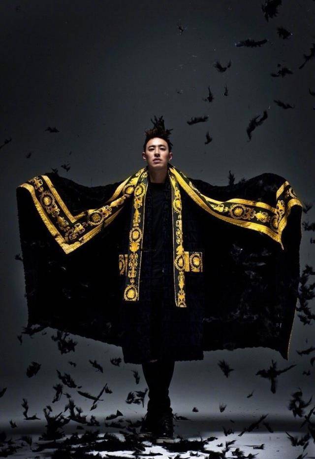 《我想更懂你》,《亲爱的》,《双人舞》······潘玮柏的经典