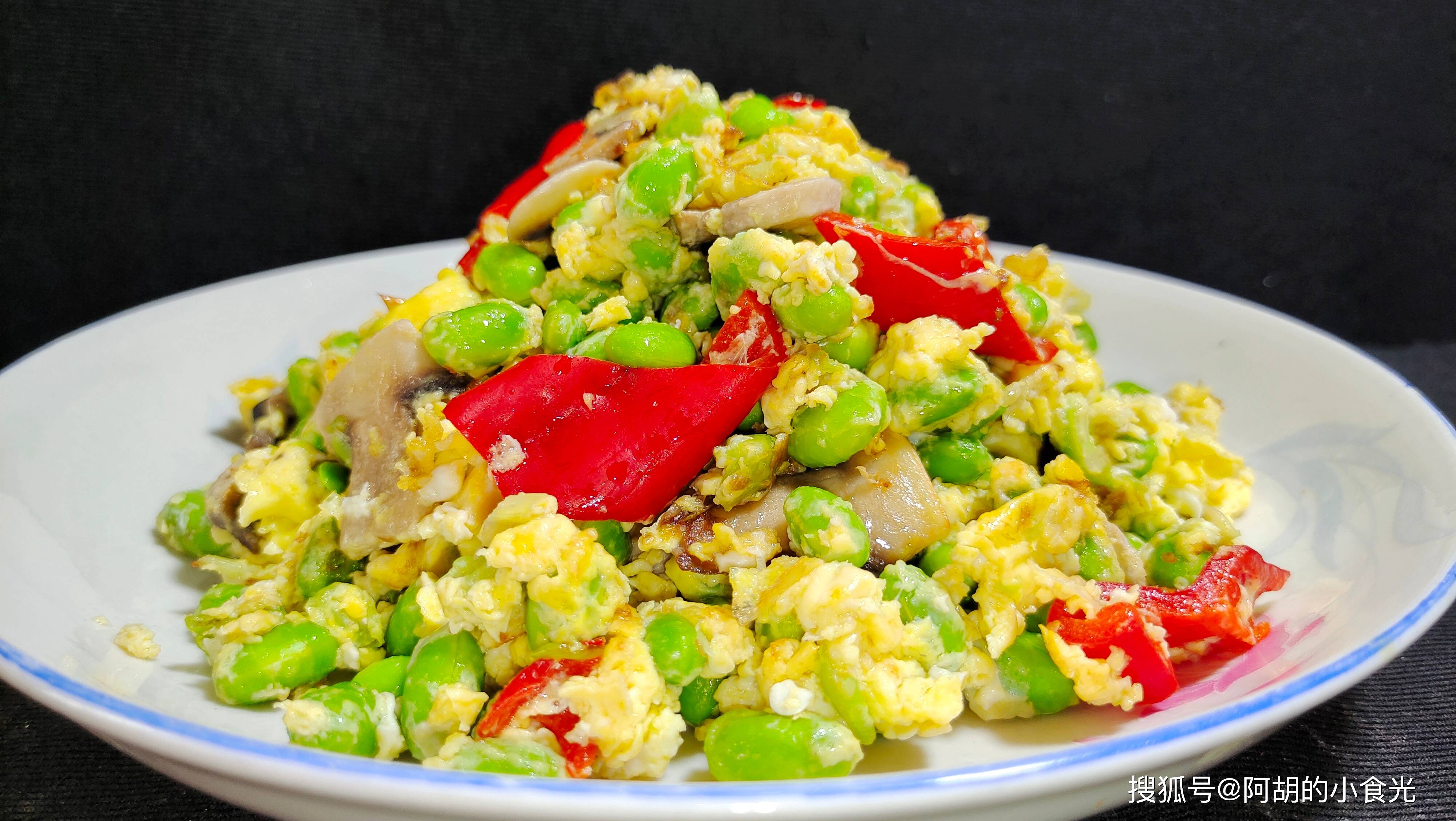 花钱不多,却吃出一道"营养王者",夏日的时令好菜_毛豆_口蘑_备用