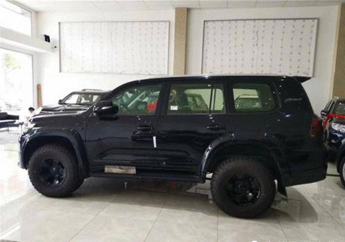 2020款中东黑金刚版"陆巡4500"进店,气场十足,内饰比肩5700_搜狐汽车