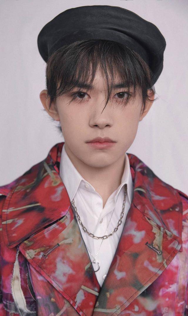 易烊千玺眉心痣,这也太苏了吧_帅哥_美女_东方人