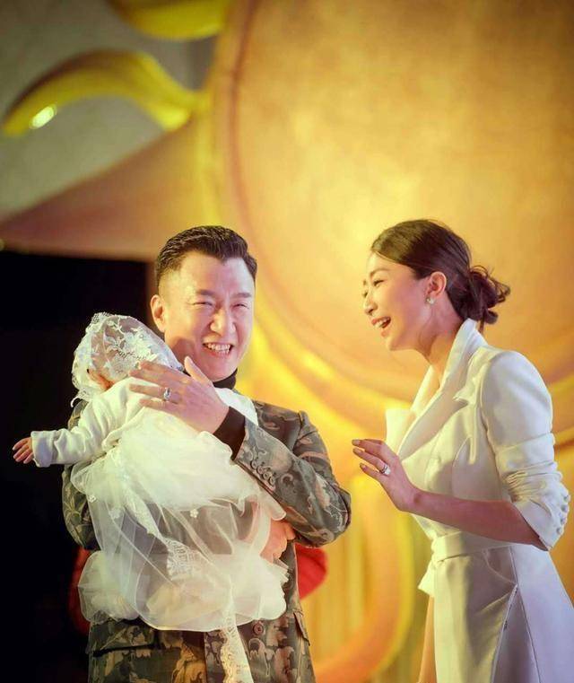 因为在网上对于孙红雷老婆王骏迪的报道并不是很多,所以不是很熟悉