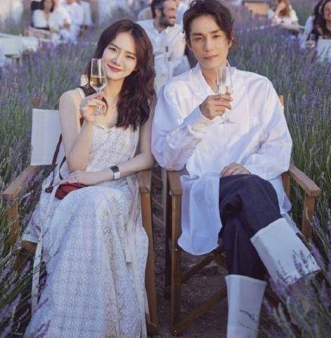 戚薇和李承铉是一很恩爱的明星夫妻,因为出生地不同,国籍不同,所以