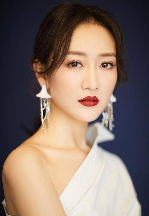 有一种整容叫王鸥卸妆,妆前是人间水蜜桃,妆后变成憔悴无眉大姐_生活