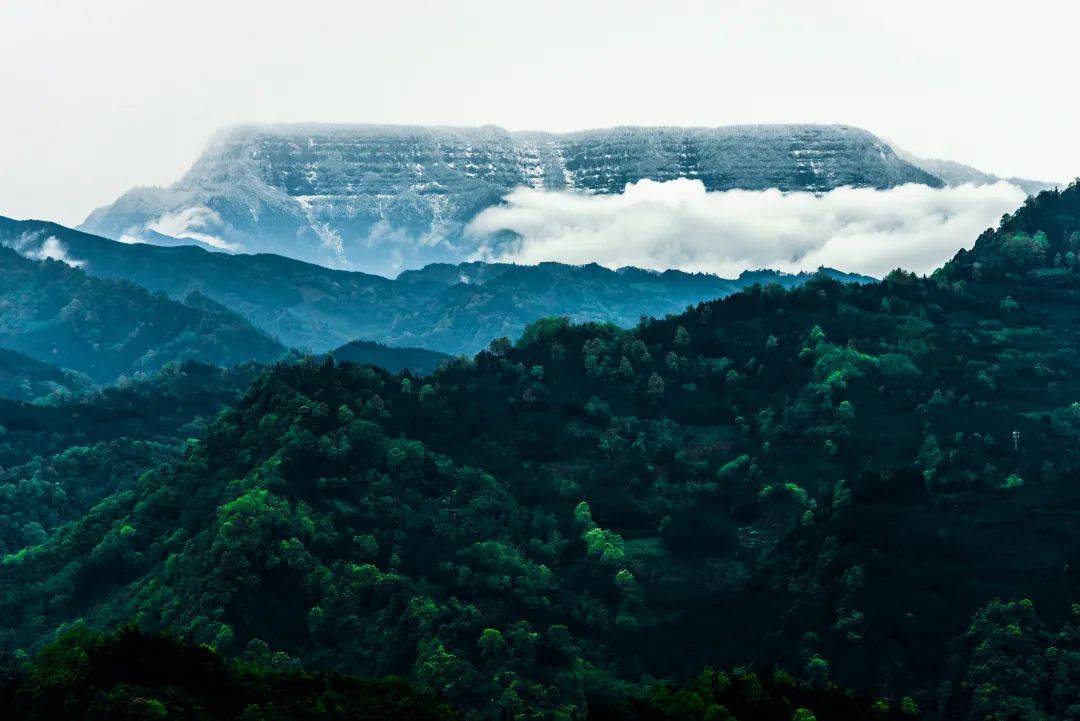 有灵气的城苏轼都沾了它的光人们常用"眼如秋波,眉如春山"来形容美人