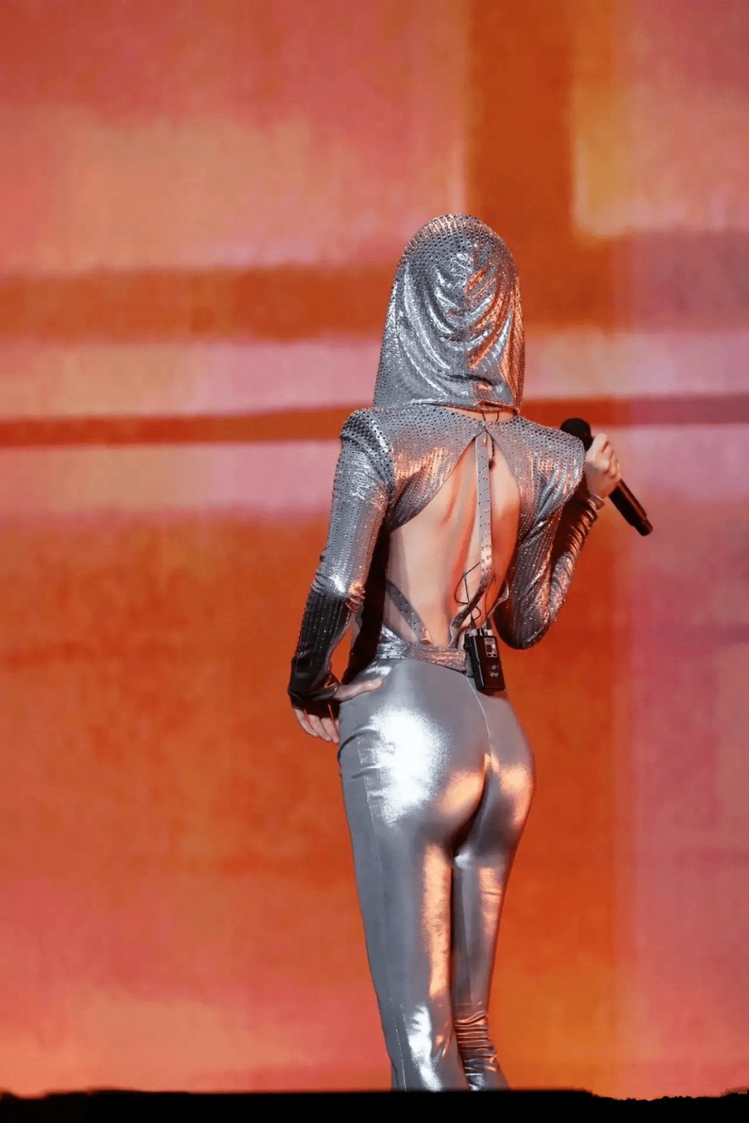 李宇春穿紧身衣太惊艳!