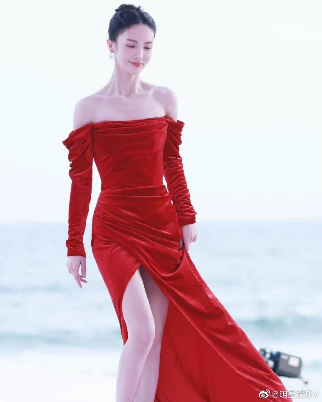 金晨穿红色长裙露大长腿!雪肤玉貌身材曼妙性感撩人_五官_长发_演技