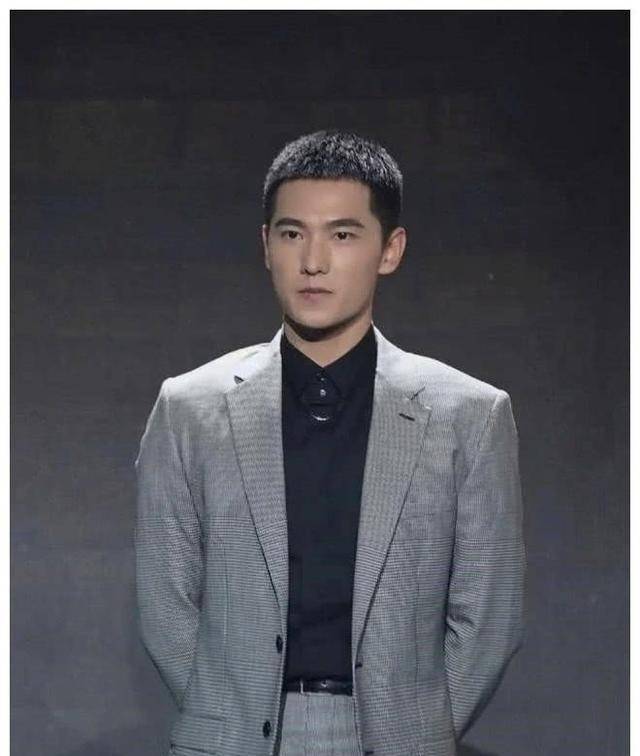 杨洋什么时候能换回长发?看完对比照,网友:造型师该换换了!