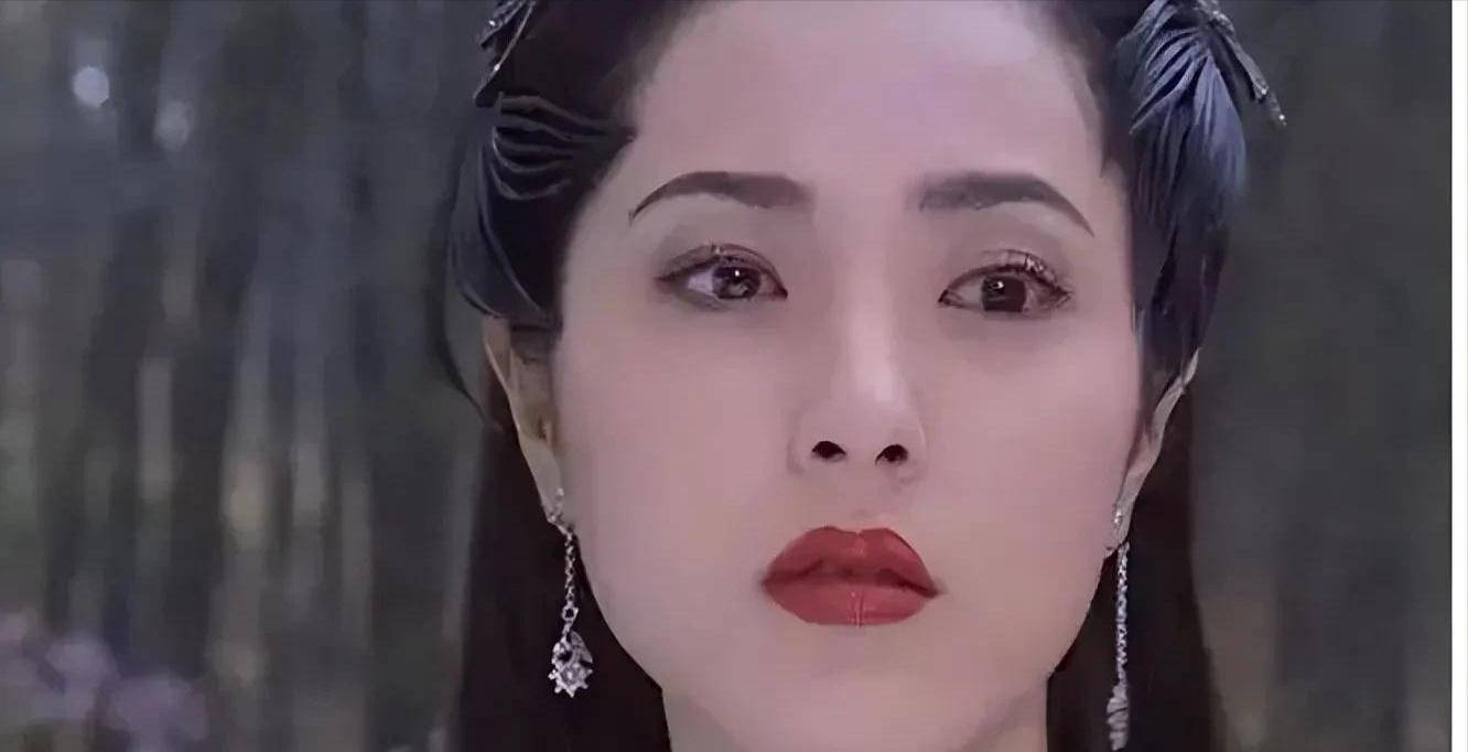 被王安旭杀害之后,化为画皮女鬼前来报复,当时曾黎和江华的演技真是好