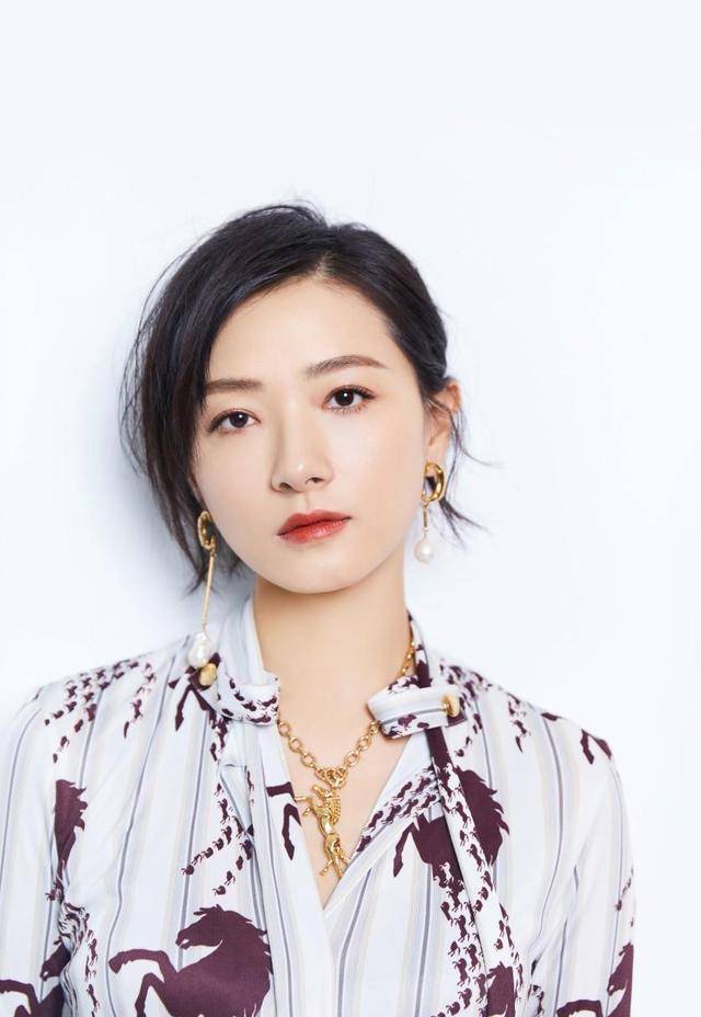 万茜晒升级版"亚洲蹲",网友大胆尝试,结果意想不到的困难_健身_身材