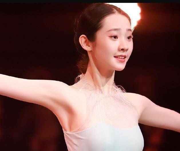 杨洋的同学受追捧,杨丽萍徒弟燃炸全场_舞蹈_风暴_选手