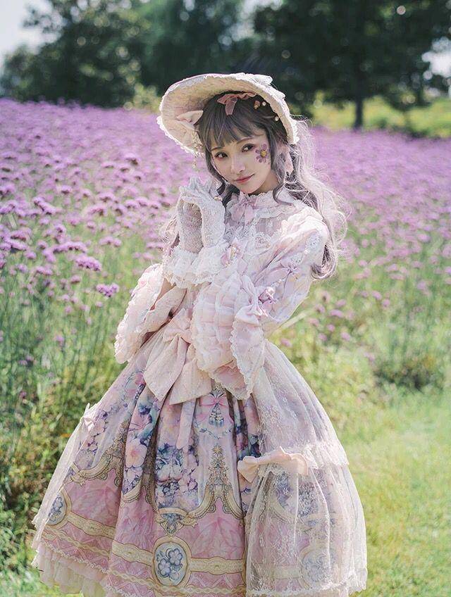 让人一见钟情的洛丽塔:少女如阳光般温和,如花朵般娇媚_气质_服装