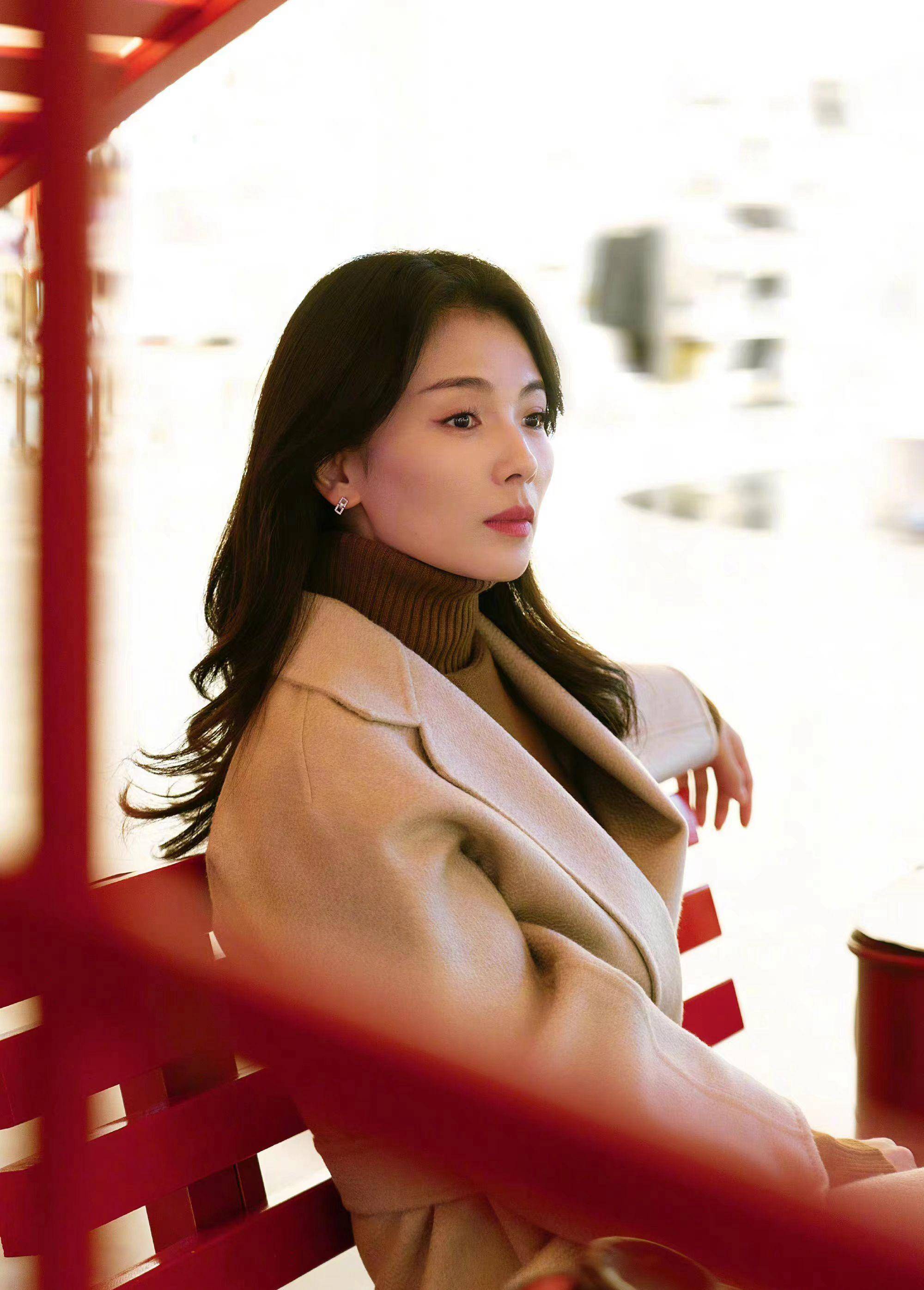 刘涛的衣品真好,演绎两套秋日穿搭,西装干练外套有型_气质_衣服_女神