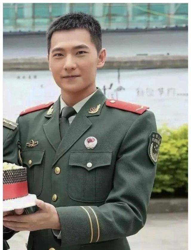 杨洋什么时候能换回长发?看完对比照,网友:造型师该换换了!